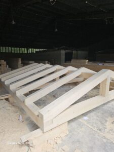 Сборка каркаса навеса на производстве